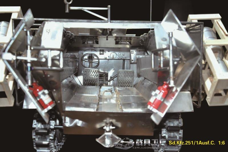  Artikelbild 2 des Artikels “Diecast Sd.Kfz.251:1Ausf.C. (Grey) “