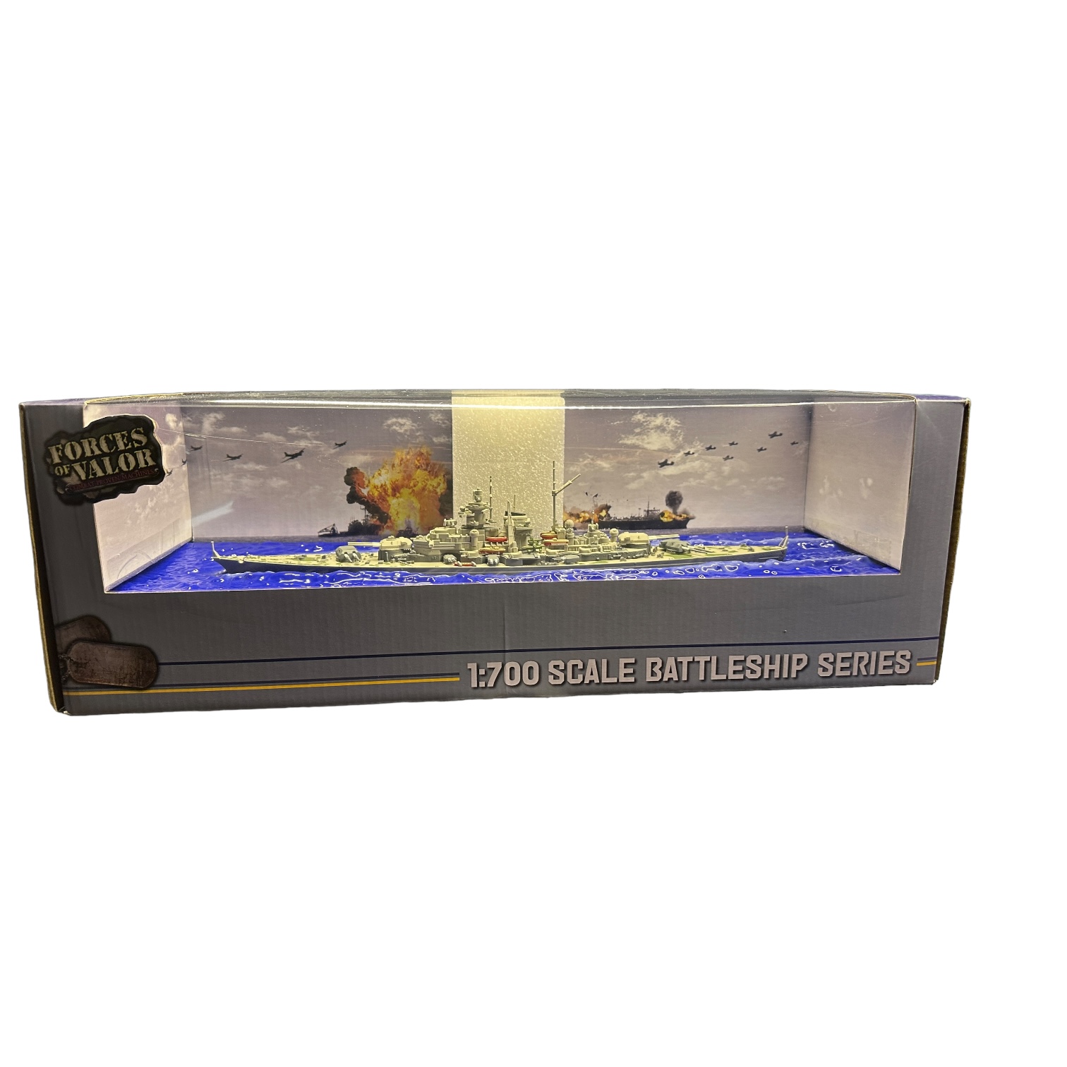  Artikelbild 2 des Artikels “Forces of Valor 1:700 Dt. Schlachtsch. Tirpitz Norw.1942 - Standmodell “