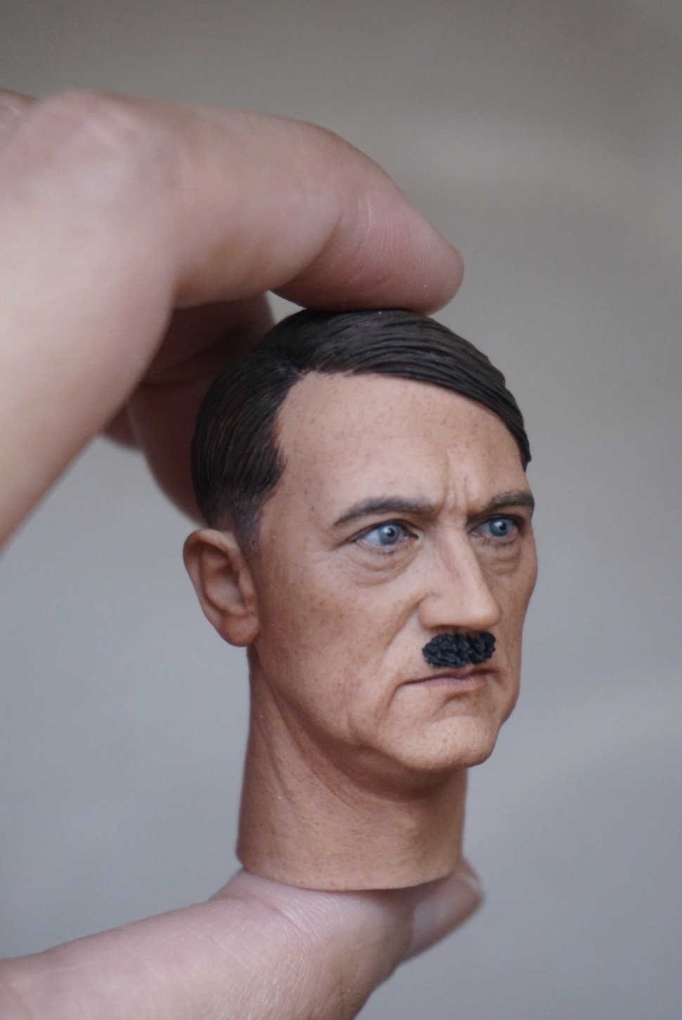  Artikelbild 2 des Artikels “1:6 Kopf AH , Museumsqualität “