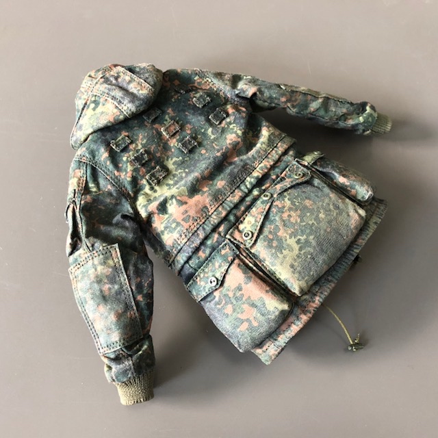  Product image 2 of the product “KSK PARKA LEO KÖHLER STYLE (FLECKTARN) 1/6 ”