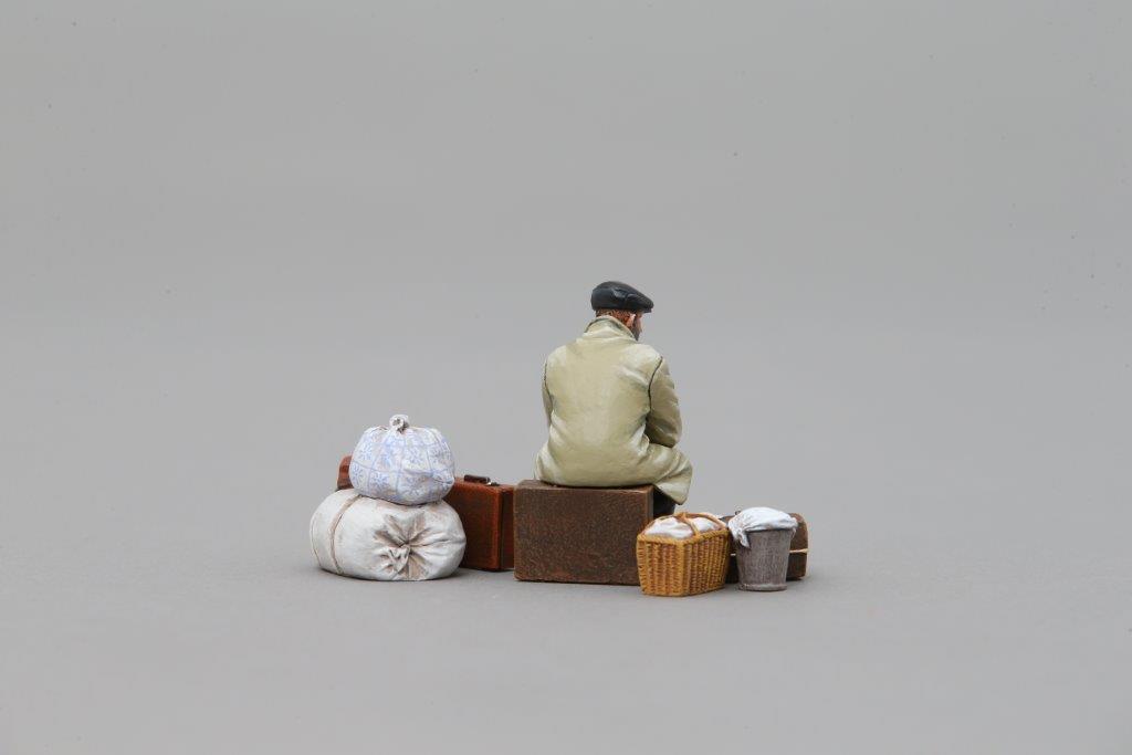  Artikelbild 2 des Artikels “Refugee with Suitcases 1:30 “