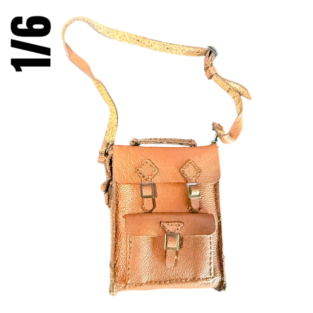  Product image 2 of the product “HJ WWII German Youth Leather Messenger Bag real leather 1/6 ”