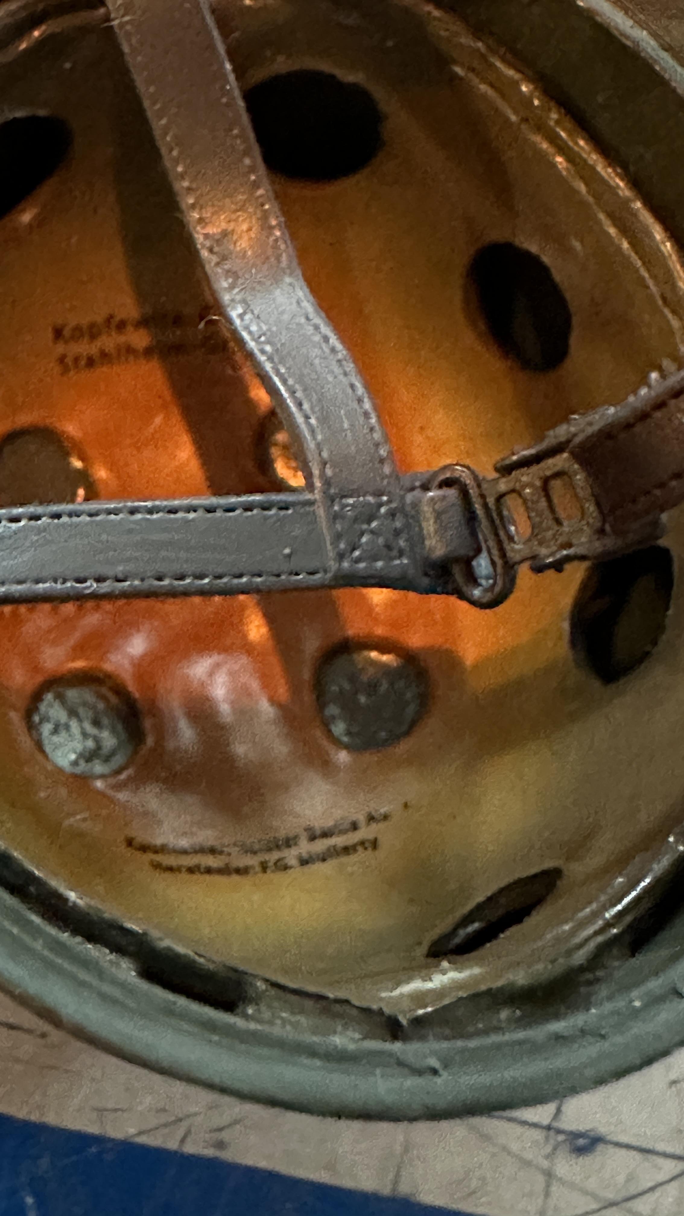  Product image 2 of the product “Fallschirmjäger Helm 1 Decal  in Metal 1/6 ”