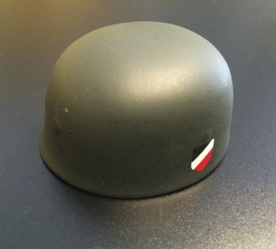  Artikelbild 2 des Artikels “FJG Helm Metal mit 2 Abzeichen “