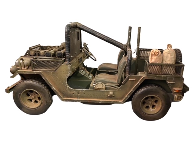  Artikelbild 2 des Artikels “Jeep Riot Version  1:6 (Ausstellungsstück ohne ovp) “