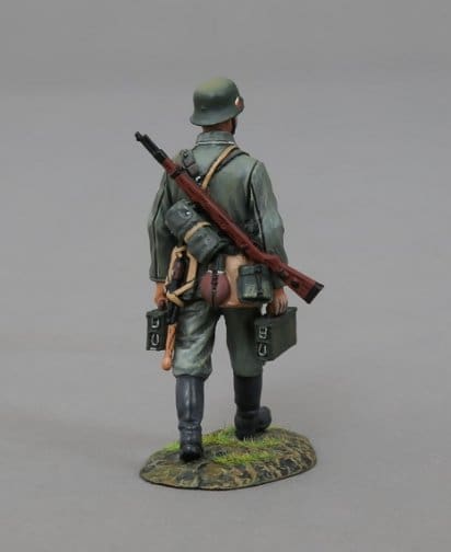  Artikelbild 2 des Artikels “WH Schuetze mit Munitionsgurtkasten   1/30 “