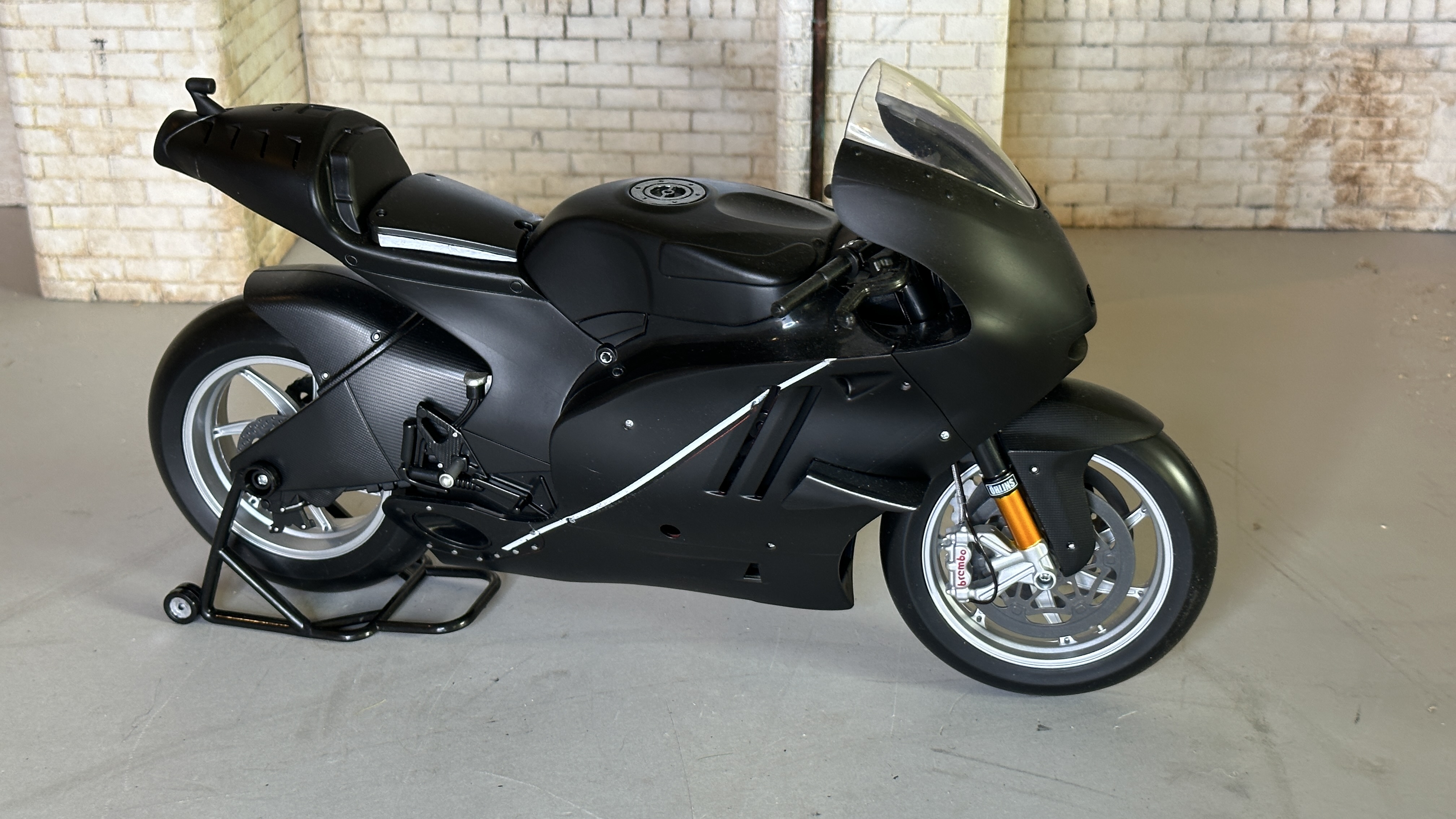  Product image 2 of the product “1:6 Racing Bike Matrix Schwarz ”