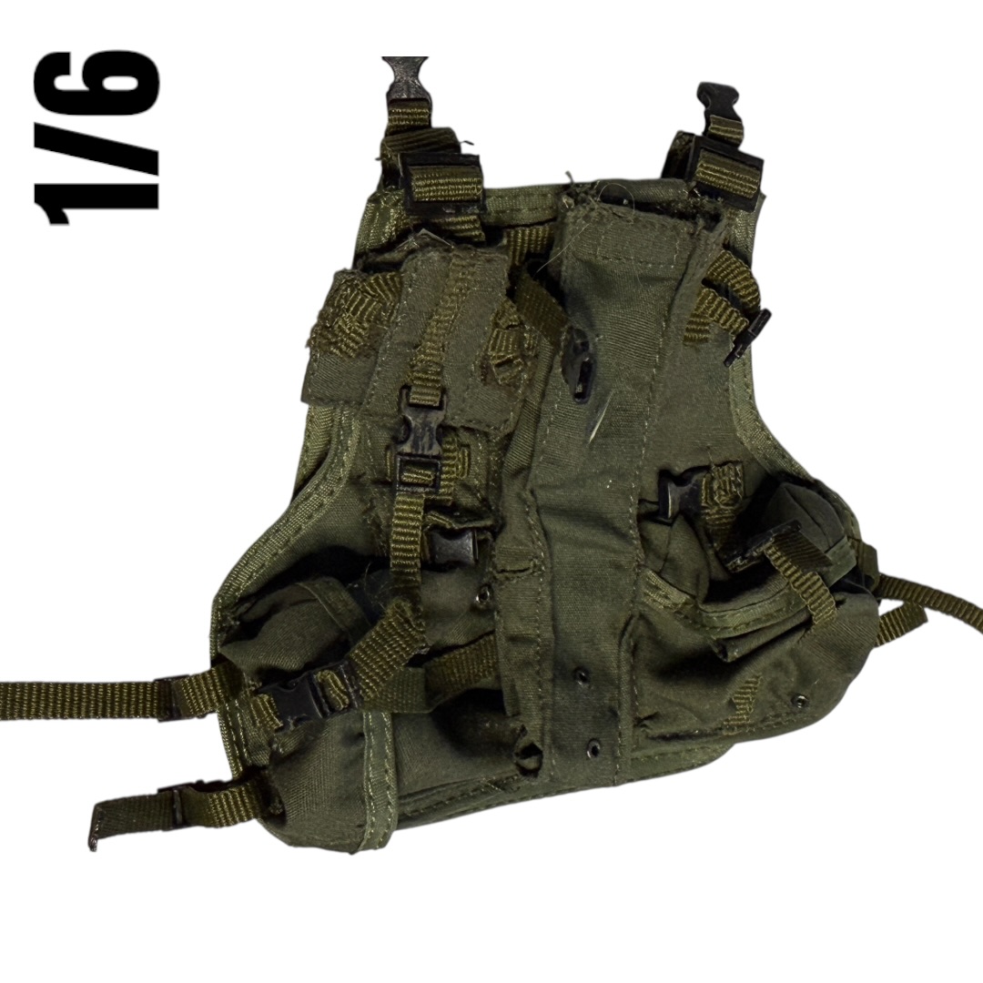  Product image 2 of the product “1:6 Omega EOD Vest (Tan) mit Body West ”