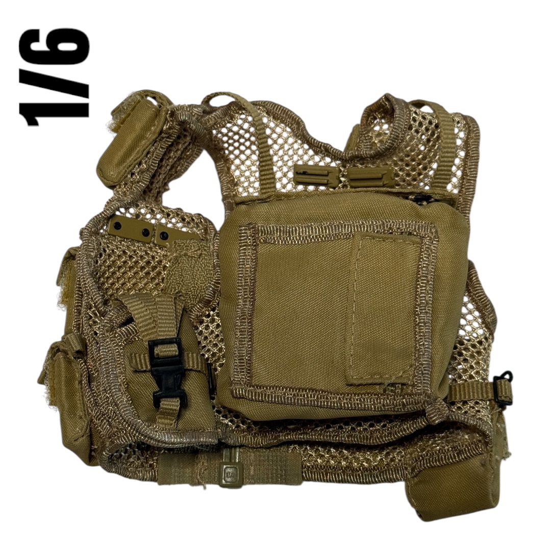  Artikelbild 2 des Artikels “Multi Pocket Vest 1/6 “