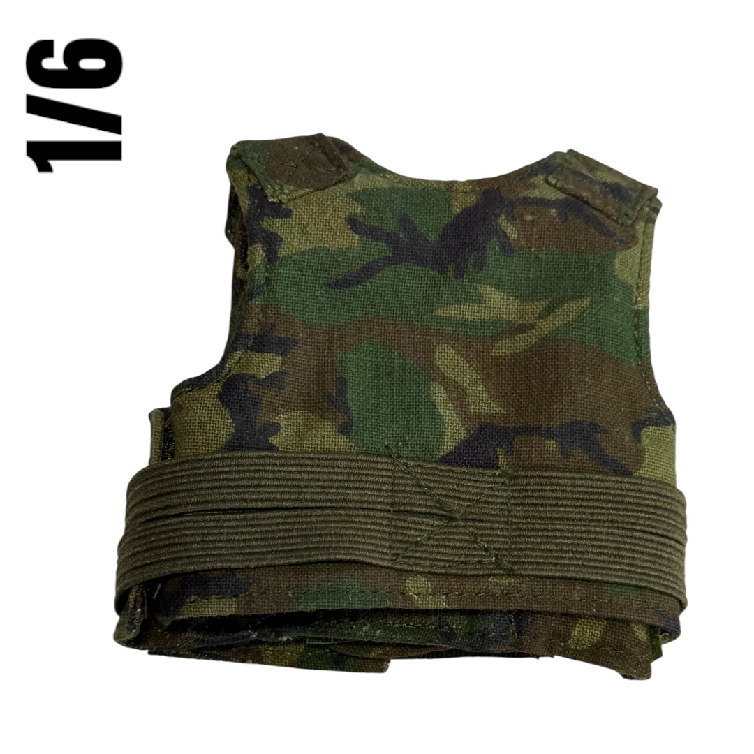  Product image 2 of the product “1:6 Body Armor  (Woodland) ”