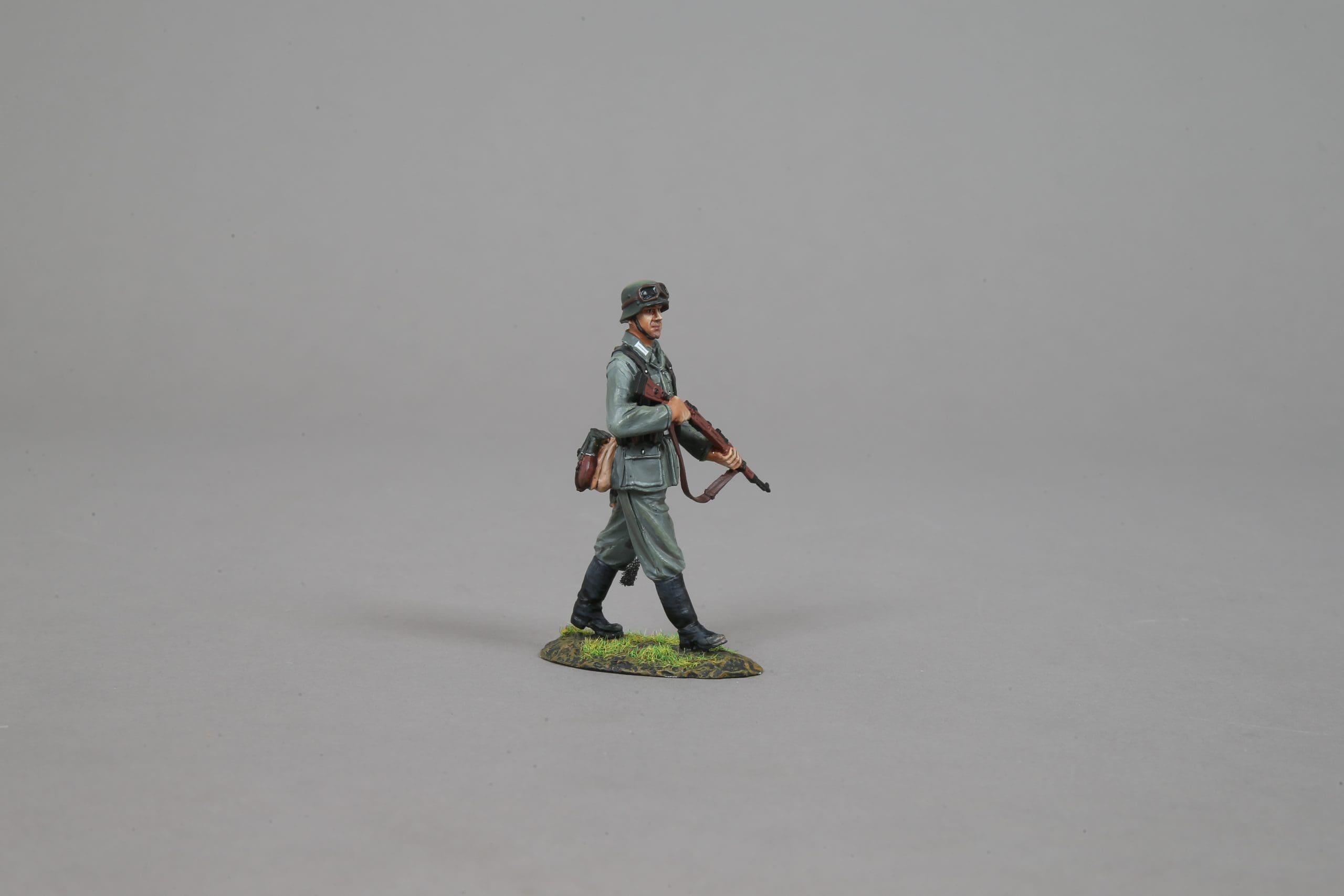  Product image 2 of the product “MARCHING SOLDIER WITH K98 ”