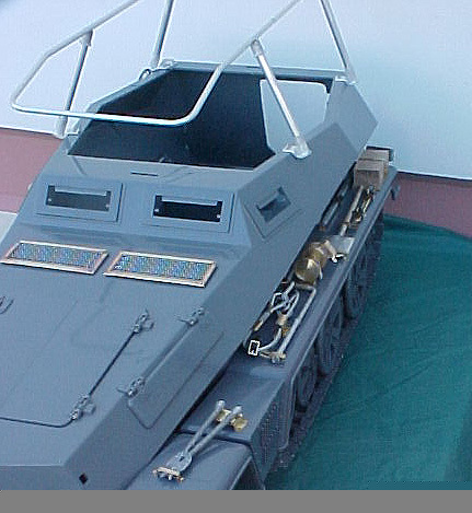  Artikelbild 2 des Artikels “SDKFZ 250 Rahmenantenne Metal  1:6 “
