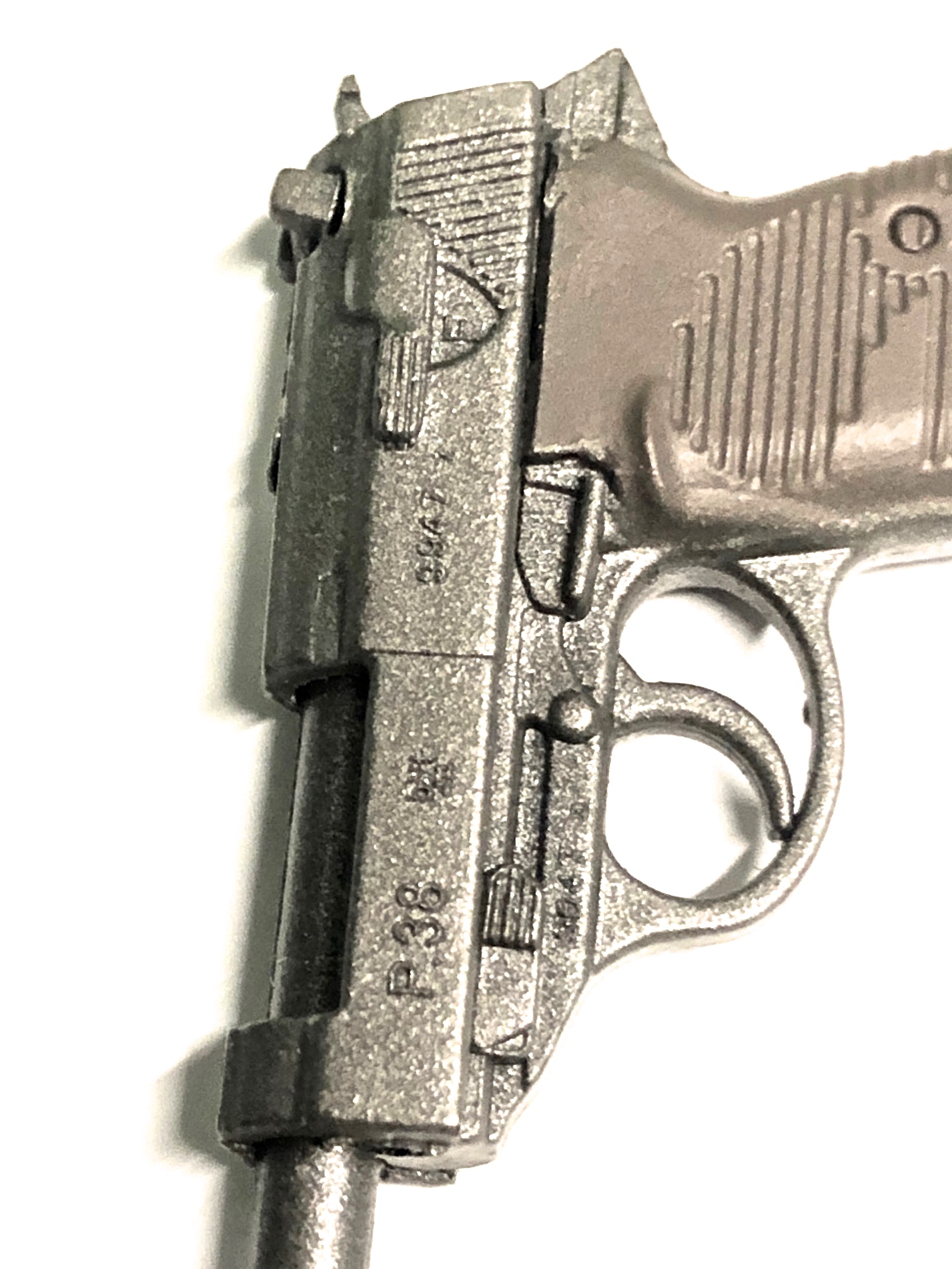  Artikelbild 2 des Artikels “P38 PISTOLE -de Luxe  1:6 “