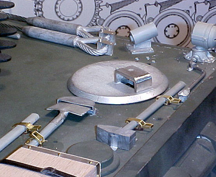  Product image 2 of the product “TIGER Fahrer und Funker Luken 1/6 Metal ”