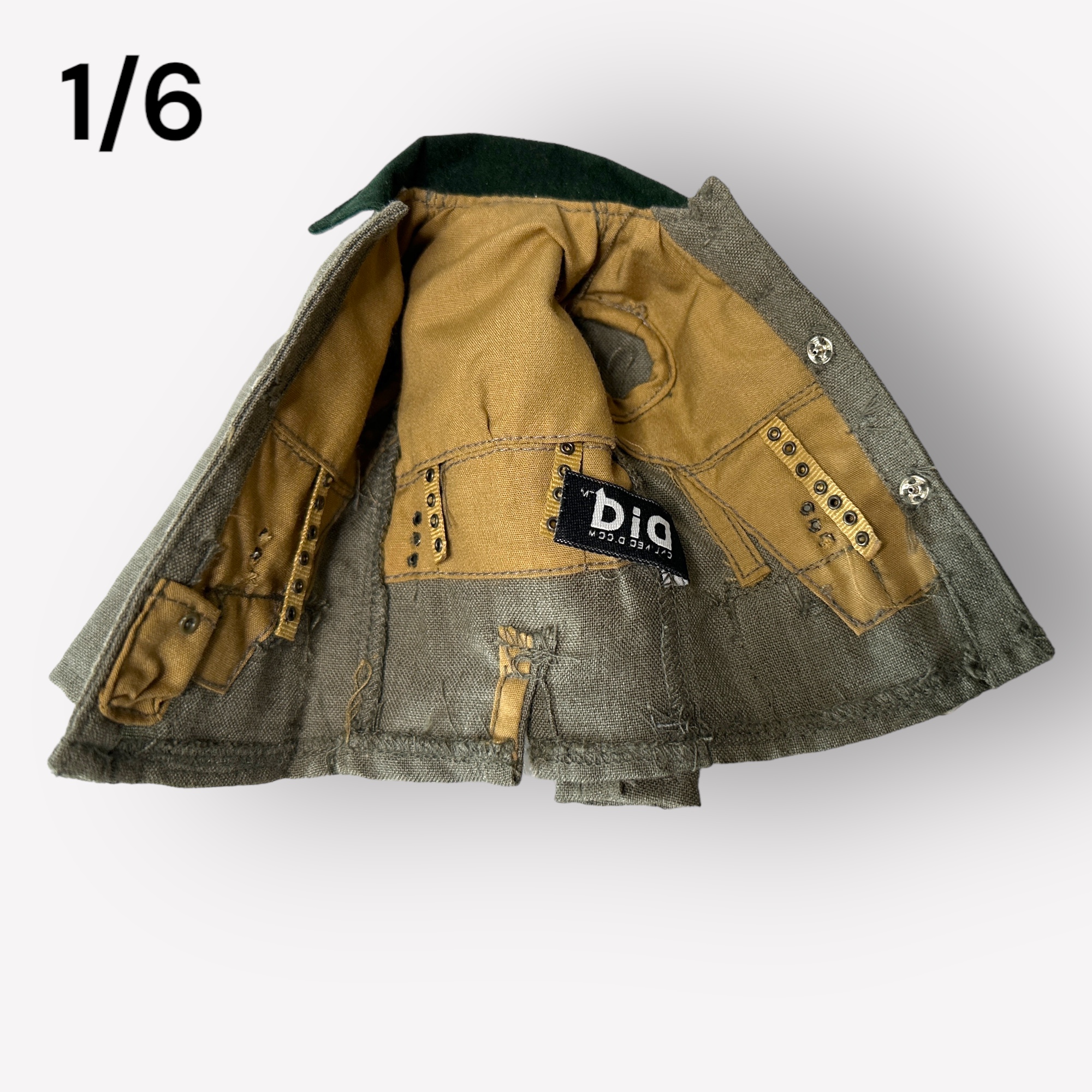  Artikelbild 2 des Artikels “Uniform M 36 mit Verbandstasche 1:6 “