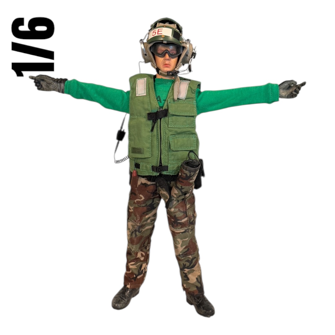 Artikelbild 2 des Artikels “US Navy Flight Deck Crew  1/6 Figure “