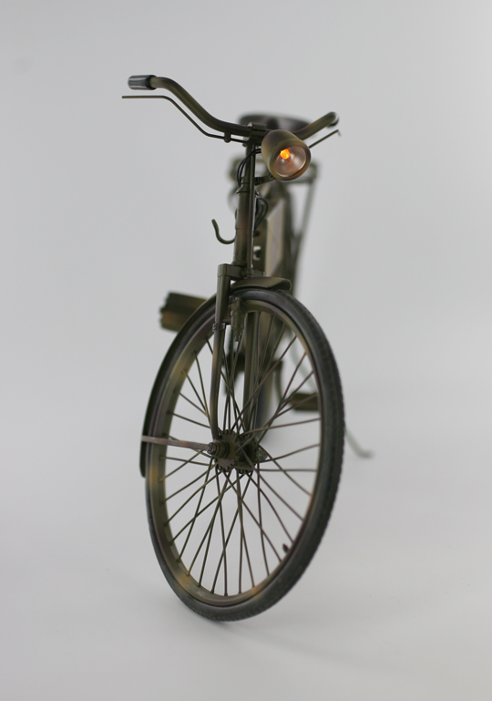  Artikelbild 2 des Artikels “WH, Fahrrad in Metal mit Beleuchtung 1/6 “