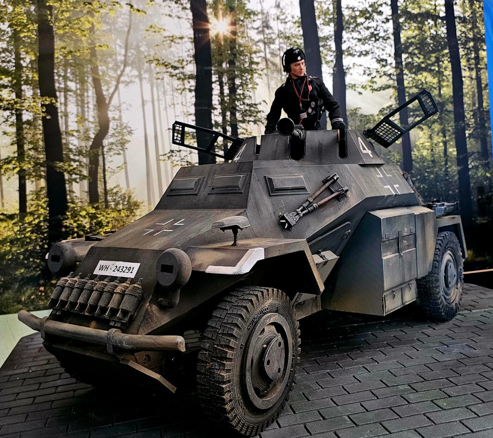  Artikelbild 3 des Artikels “1:6 RC  Sdkfz 222 mit Fernbedienung 1/6 “