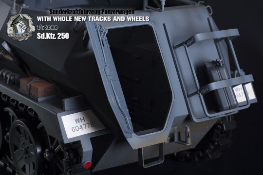  Product image 3 of the product “SDKFZ 250 in Metal Grau in 1/6 ”