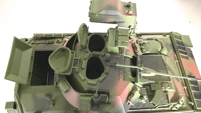  Product image 3 of the product “1:18 TBradley M2 no Figures incl ”