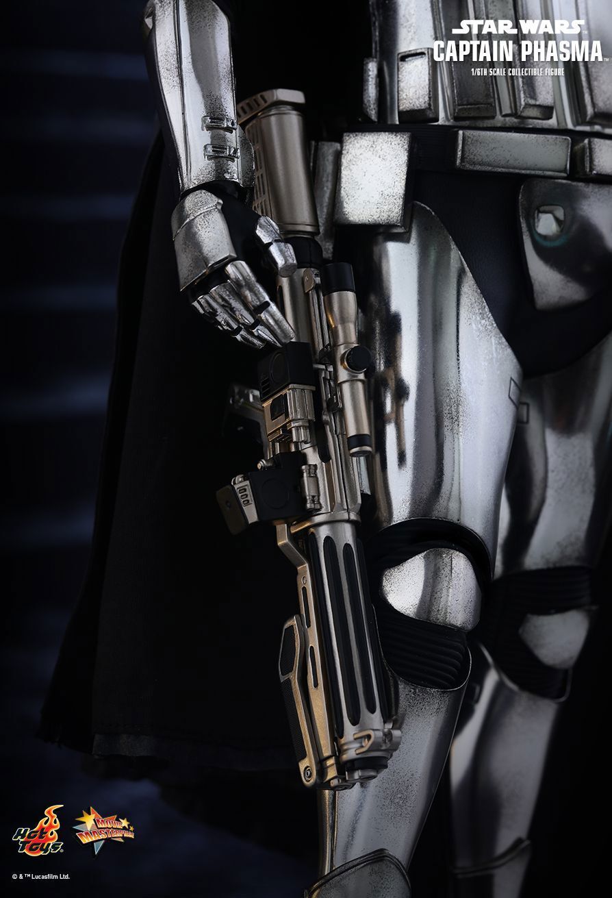  Artikelbild 3 des Artikels “CAPTAIN PHASMA - FIRST ORDER SNOWTROOPER OFFICER “