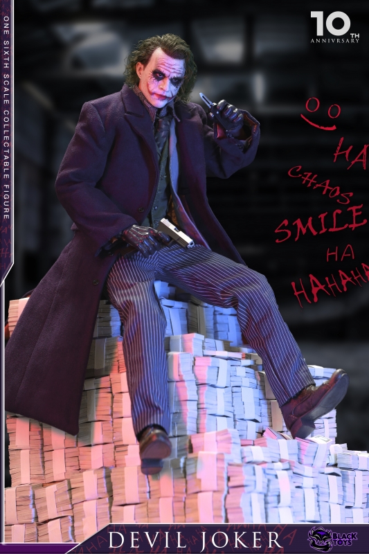  Product image 3 of the product “The Dark Knight - 1/6th scale The JOKER (Bank Robber version) collectible figure ”