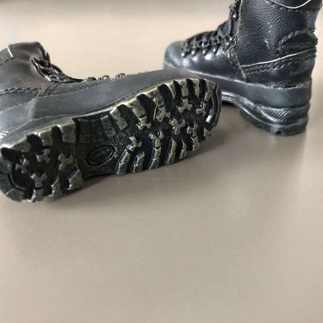  Artikelbild 3 des Artikels “MOUNTAIN BOOT GTX SCHWARZ  1:6 “