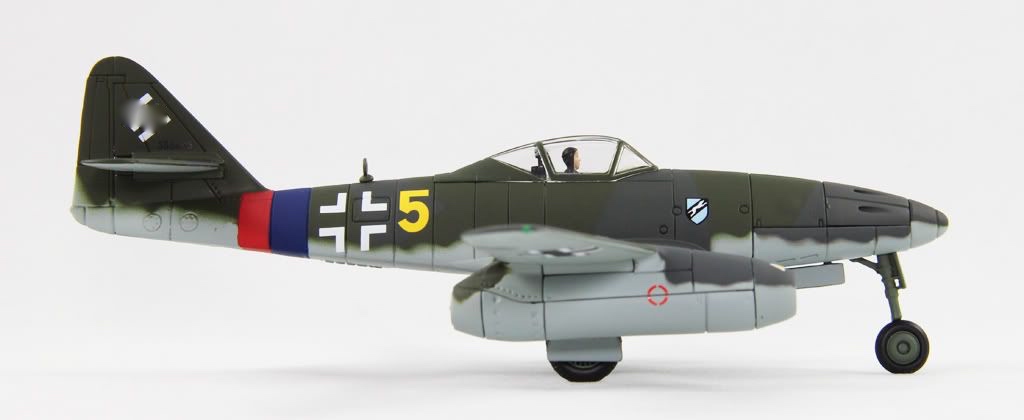  Product image 3 of the product “Corgi 1:72 AV.ar. AA35702 Me 262 A-1a Yellow 5 Anton schöppler, 3 JG7 Saaz 1945 ”