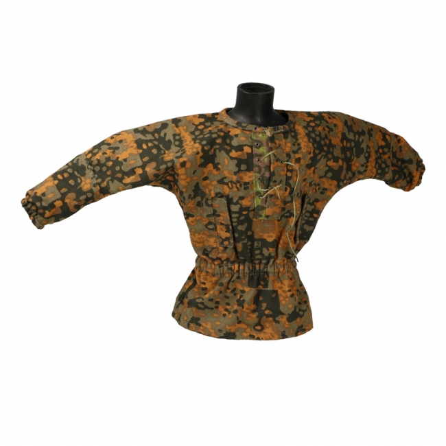  Product image 3 of the product “M42 Tarnjacke Reversible Overcoat (Oak Leaf) ”