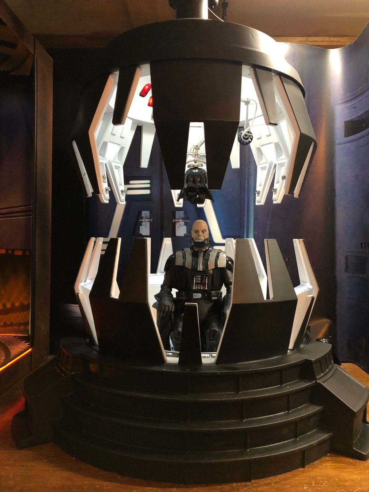 Product image 3 of the product “1/6th scale Darth Vader Meditation Chamber Diorama ”
