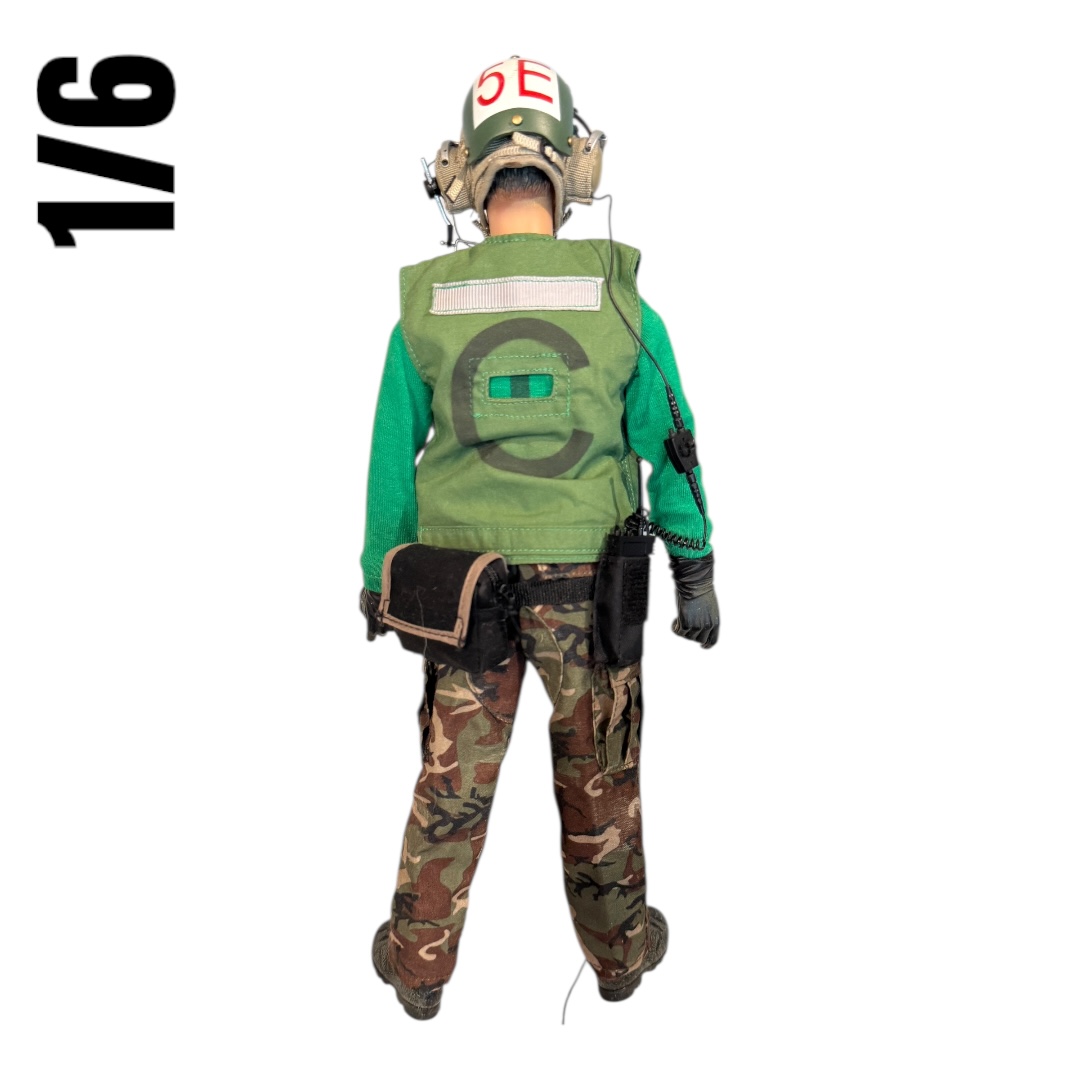  Artikelbild 3 des Artikels “US Navy Flight Deck Crew  1/6 Figure “