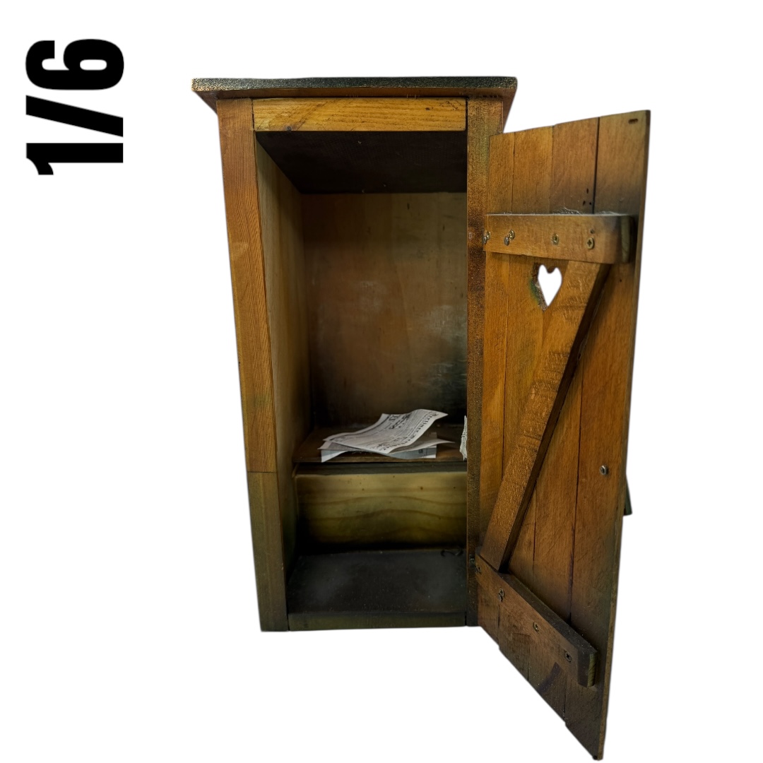  Artikelbild 3 des Artikels “Toiletten Haus aus Holz  1/6 “