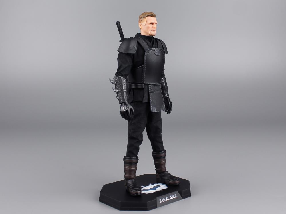  Artikelbild 4 des Artikels “1/12 Batman Begins Bruce Wayne & Henri Ducard  Set “