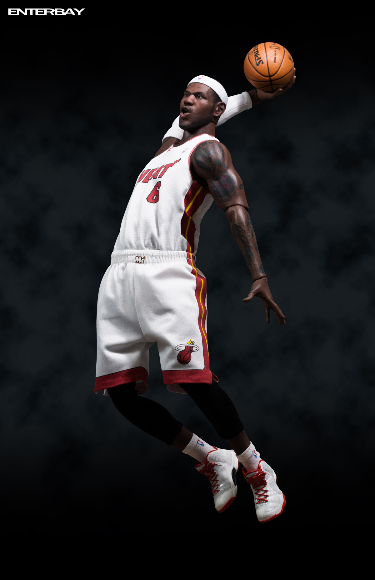  Artikelbild 4 des Artikels “LeBron James 1:6 scale figurine “