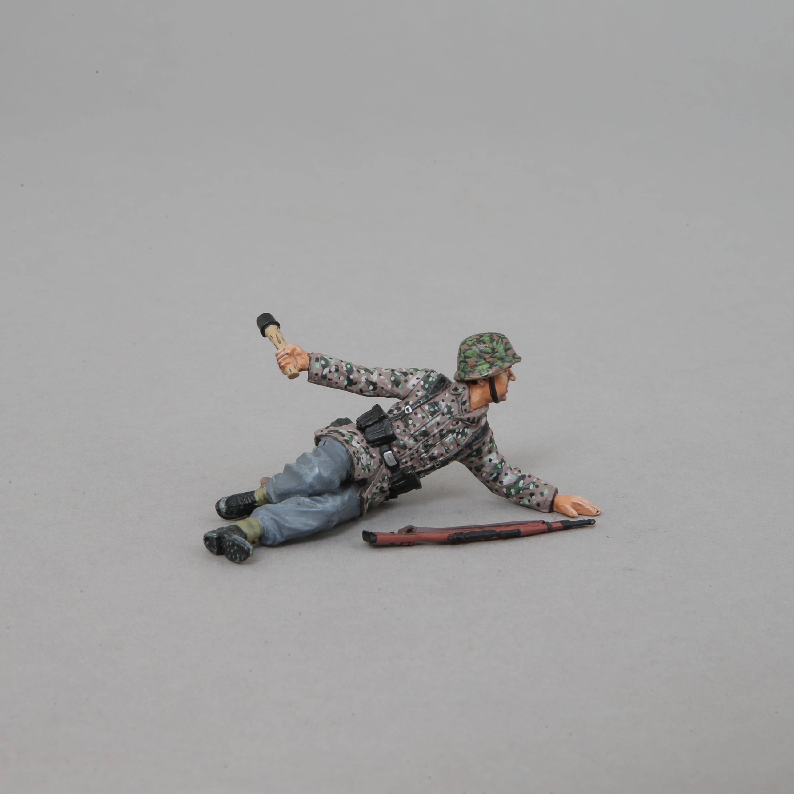  Product image 4 of the product “German SS Schütze throwing Granade  (Limited Ed 100) ”