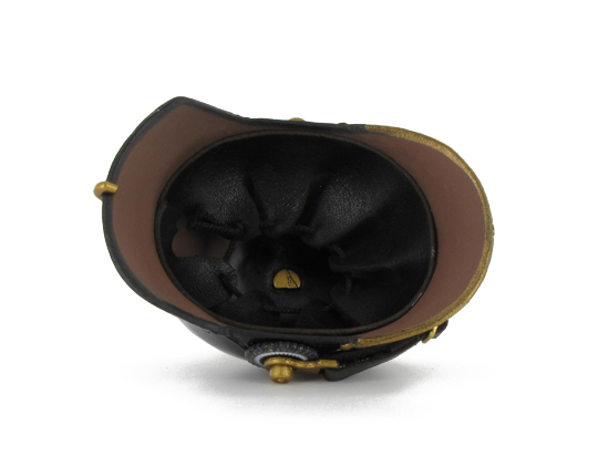  Artikelbild 4 des Artikels “Pickelhaube de Luxe 1/6 “