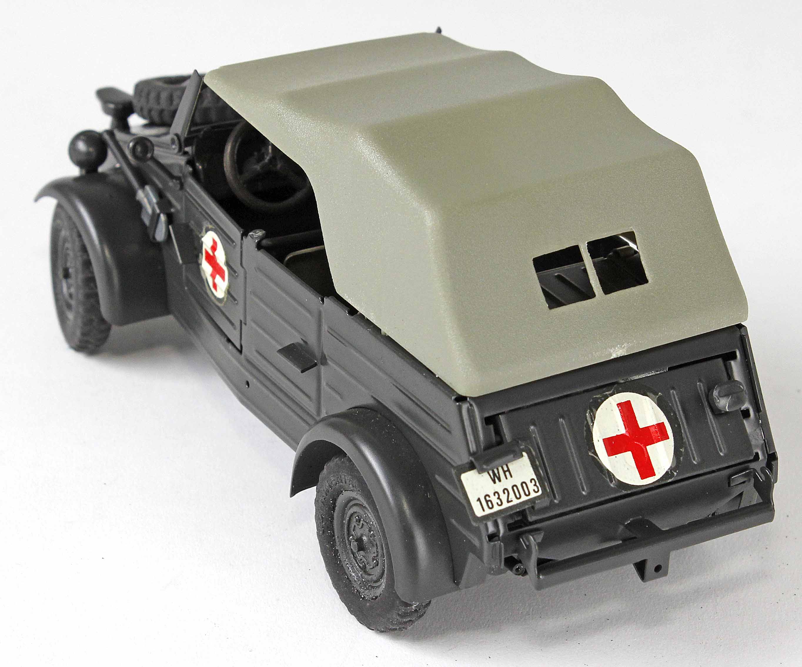  Artikelbild 4 des Artikels “VW Typ 82 Deutsche Wehrmacht Kübelwagen mit Verdeck Rotes Kreuz 1:24 “