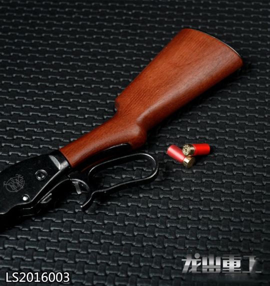  Product image 6 of the product “1/6 Die Cast Winchester Shotgun M1887 (Brown) ”