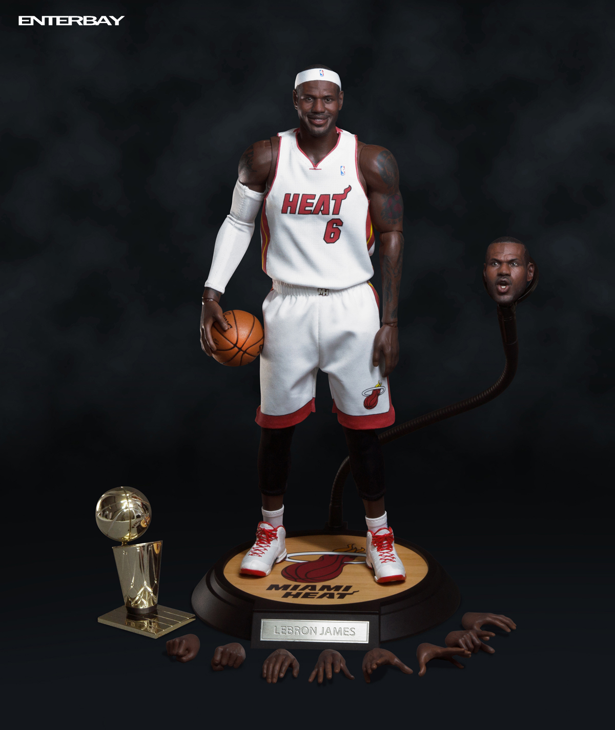  Artikelbild 6 des Artikels “LeBron James 1:6 scale figurine “