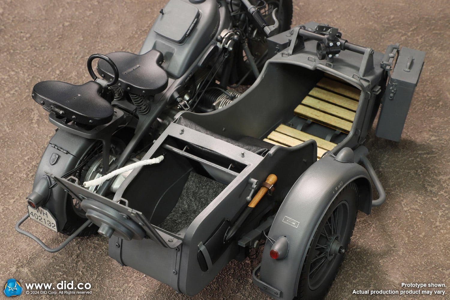  Product image 9 of the product “German Zündapp KS 750 Motorcycle with sidecar (Gray) - in 1/6 scale ”